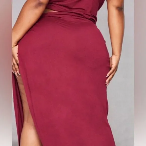 Pretty Little‎ Things Plus Burgundy Jersey Thigh Split Midi Skirt NWT. SZ 16 - Picture 2 of 6